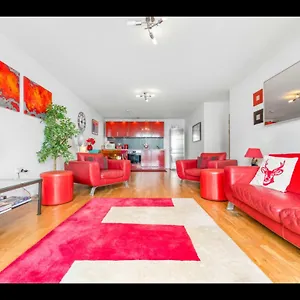 Apartment Stunning Spacious With Free Parking, Cardiff